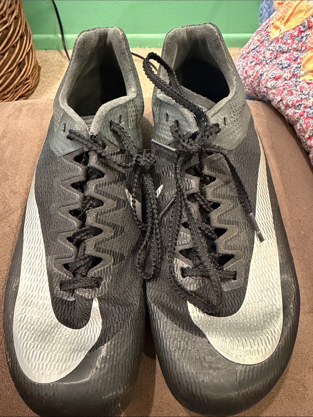 Nike Men's Black and Gray Athletic Cleats - Performance Soccer/Training